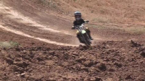 My nephew's KX65 racing - YouTube