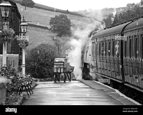 Oakworth station on the heritage Keighley and Worth Valley Railway ...