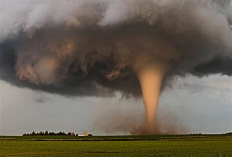 How does a Tornado Start? - QuickReason