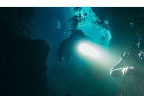 The 3 Reasons Why Cave Diving Is Dangerous - DivingCorner