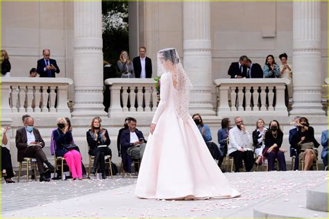 Margaret Qualley Walks in a Wedding Dress During Chanel Show in Paris ...