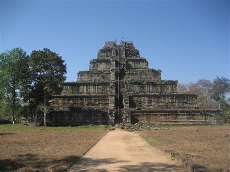 Koh Ker, Prasat Thom, Prang - a photo on Flickriver