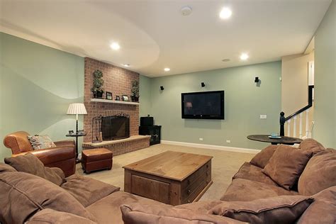 Modern basement with fireplace and lounge - Interior Design Ideas