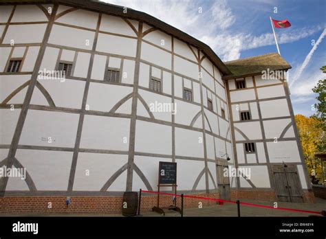 Shakespeare's Globe, a reconstruction of the Globe Theatre, London ...