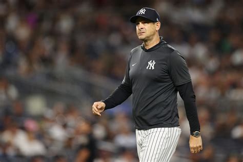 Look: Yankees Manager Aaron Boone Ejected After Arguing Controversial Decision - The Spun