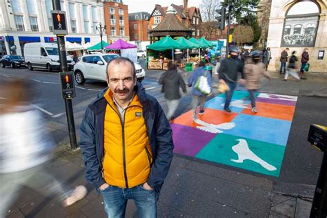 Symbols of the Alevi faith displayed on zebra crossing in north London - Londra Gazete