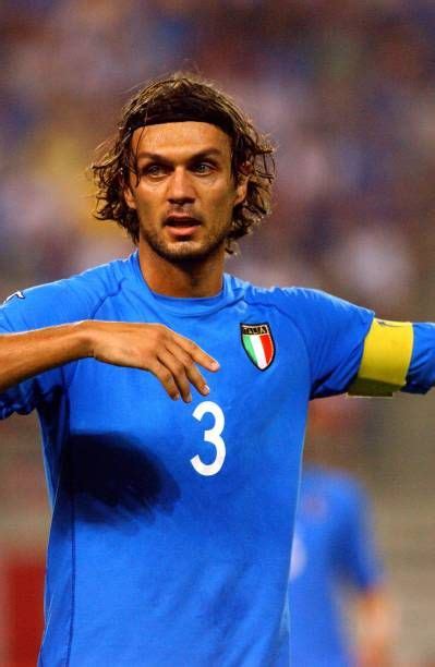 Italy's captain Paolo Maldini en 2020 (con imágenes) | Paolo maldini, Leyendas de futbol, Mundo ...