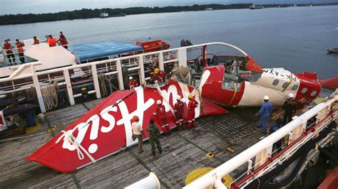 AirAsia Flight 8501: Co-Pilot Was Flying Plane at Time of Crash, Officials Say - ABC News