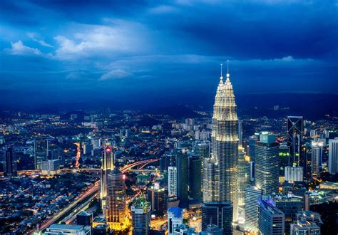 Kuala Lumpur Nightscape - Petronas Towers in 4K Ultra HD