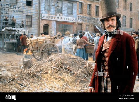 DANIEL DAY-LEWIS, GANGS OF NEW YORK, 2002 Stock Photo - Alamy