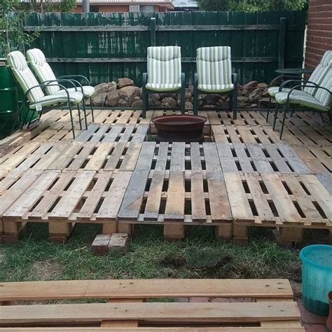 55 Easy and Inexpensive Floating Deck Ideas For Your Backyard (2021 ...