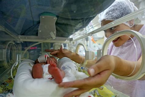 Más de 100 mil bebés prematuros nacen al año en el Perú | Noticias ...