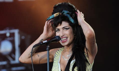 Amy Winehouse's Beehive & Eyeliner Were As Big And Beautiful As Her ...