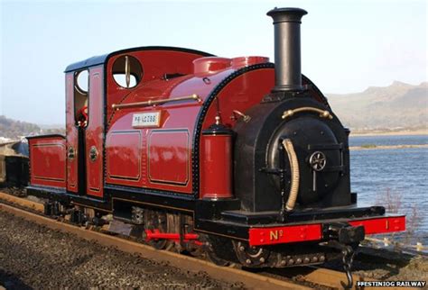 Ffestiniog Railway's 150-year-old steam loco takes ferry to Dublin - BBC News