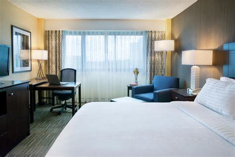 Editor's Choice: Pet Friendly Hotels in Nashville, TN