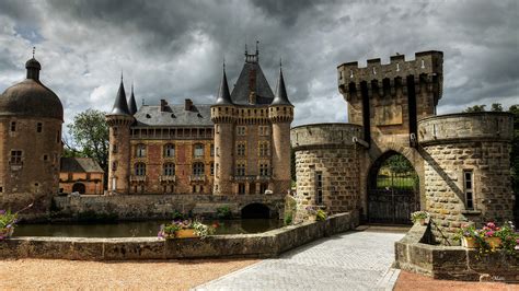 Fonds d'ecran France Château fort Castle of La Clayette Villes ...