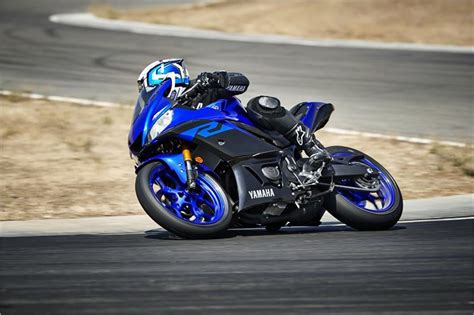 2019 Yamaha YZF-R3: Entry-Level Sport Bike Gets a Fresh Face and Better ...