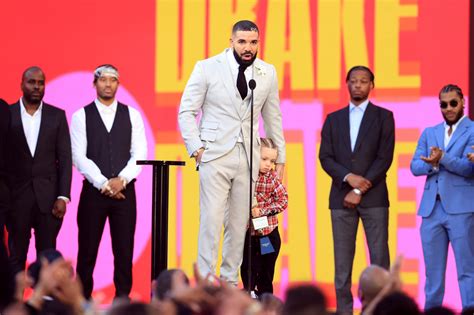 Drake’s Son Cries Onstage As Drake Accepts Artist Of The Decade At The 2021 Billboard Music ...