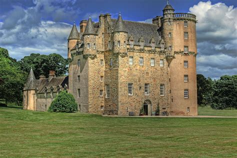 castle for desktops 3872x2592 | Castle fraser, Castle, Scottish castles