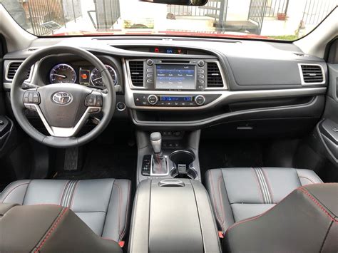 2019 Toyota Highlander: 127 Interior Photos | U.S. News