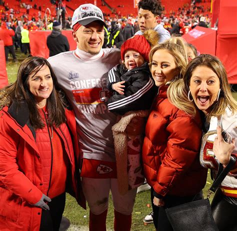 Patrick Mahomes celebrates Super Bowl win with his family on the field