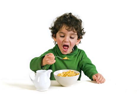 kid eating cereals | Psiholog clinician