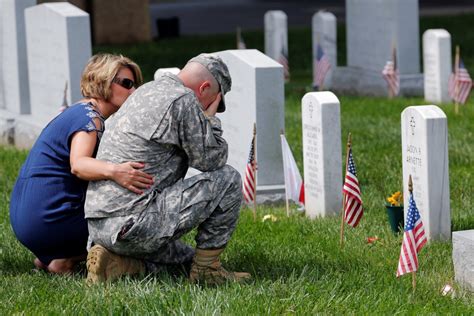 Memorial Day Tributes Honor Fallen Service Members - NBC News