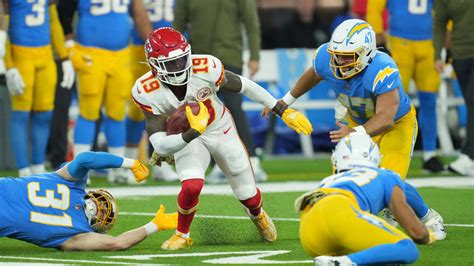 Chiefs Get Huge Injury Update On Key Piece Ahead Of Week 14 | Yardbarker