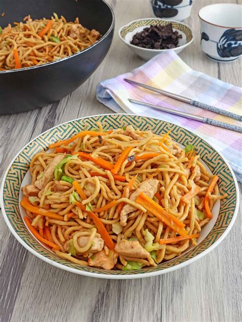 Easy Chicken Yakisoba - Kawaling Pinoy