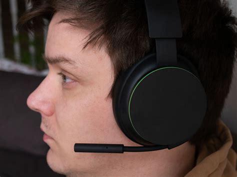 Microsoft's Xbox Wireless Headset is a great pair of entry-level gaming headphones