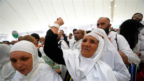 Muslims 'Stone The Devil' as Almost Million-Strong Hajj Winds Down