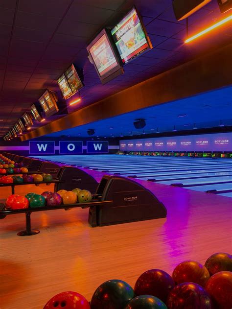 Bowling Alley & Lounge Area in Houston | Bowlmor