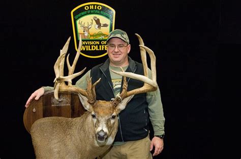 Muzzleloader takes record 18-point buck - The Blade