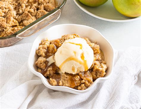 Caramel Apple Crumble - The Itsy-Bitsy Kitchen