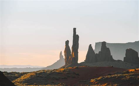 How to See the Best Monument Valley Sunrise in 2024 for a Stunning Experience (Complete Guide)