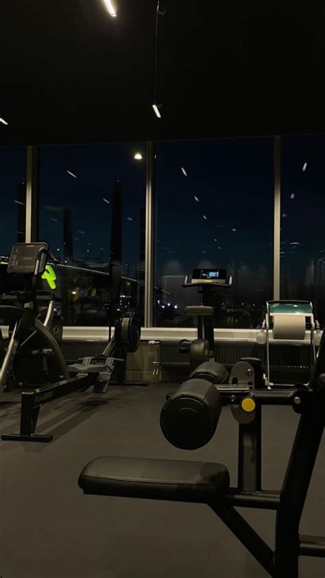 dark aesthetic gym - fitness - wellness in 2023 | Gym life, Night workout, Workout aesthetic