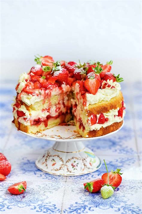 Strawberry Shortcake Cake - Supergolden Bakes