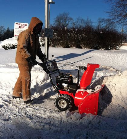 Long Island Snow Storms Drops Foot on LI, Jams Traffic