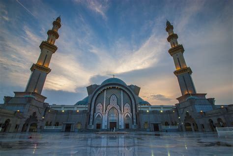 Majestic and Beautiful Mosque In Indonesia