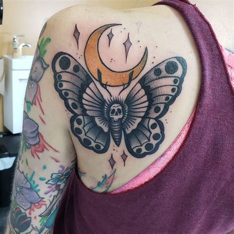 🔥🔥 Moth Tattoo: The complete guide (Meaning and designs!)