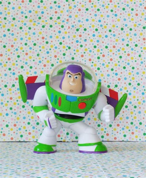 Disney's Toy Story 3 Deluxe Buzz Lightyear Talking Figure