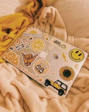 Ideas para decorar tu laptop con stickers | Es la Moda