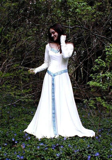 78+ images about Clothing-Celtic/Irish & Medieval dresses on Pinterest ...