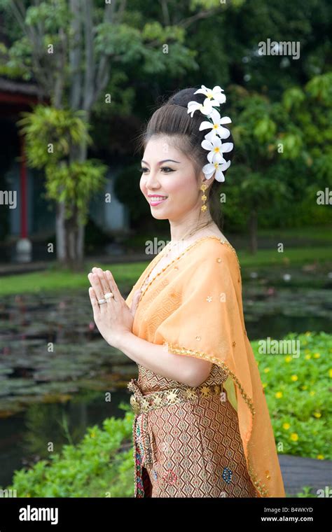 Thai wai greeting hi-res stock photography and images - Alamy