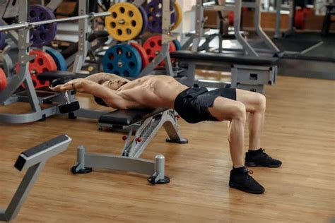 9 Best Lat Exercises At Home With Dumbbells For A Wide Back