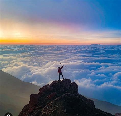 Mendaki Kejayaan! Gunung-Gunung Terkenal di Pulau Sumatera yang Harus Dikunjungi Para Pendaki