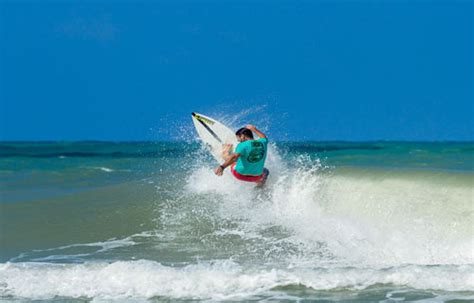 Surfing in Playa Venao Panama - The surfers paradise