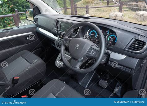 Peugeot E-Traveller MPV 2022 Interior Editorial Photography - Image of machine, speed: 265629237