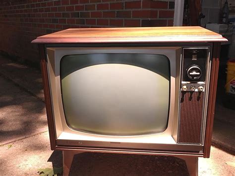 Vintage 1960's Zenith swivel base color TV