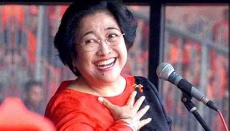 Megawati Soekarnoputri : Dunia Politik Dan Presiden RI Ke-5 – NOVRIADI